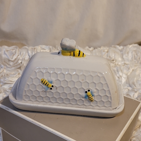 No brand Other - Bee Honeycomb Ceramic Butter Dish With Lid - Farmhouse Decor